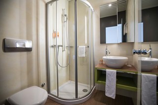 park-hotel-brenscino-brissago-rooms-small-modern-double-room_03.jpg
