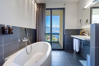 Brenscino Suite Bad.jpg